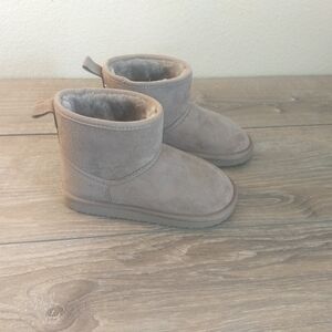 H&M Warm Lined Boots Ugg style girls size 1-2